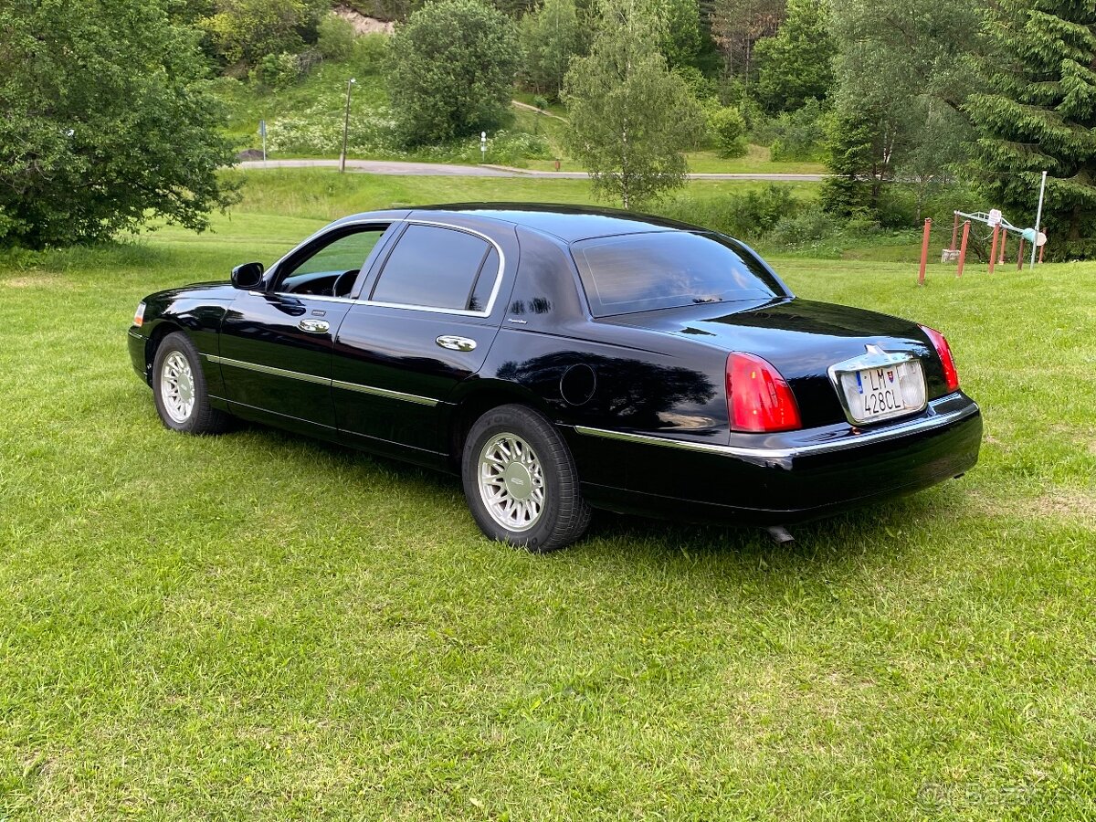Lincoln towncar - 3