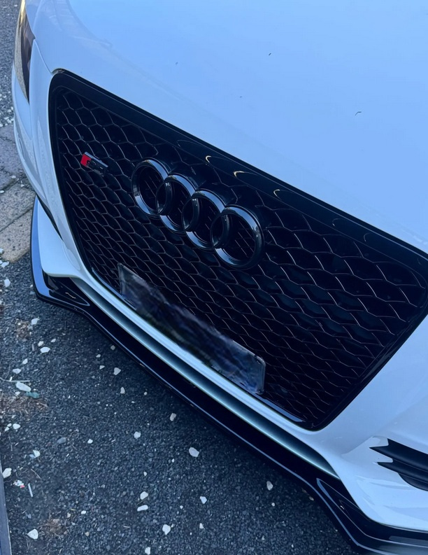 AUDI Čierne lesklé znaky - 3