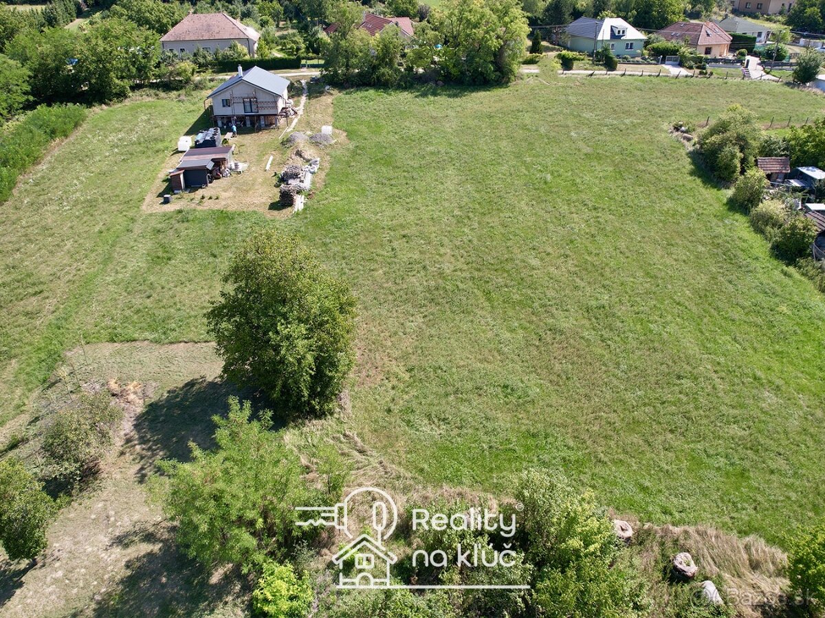 Na predaj veľký stavebný pozemok v obci Čechy - 3