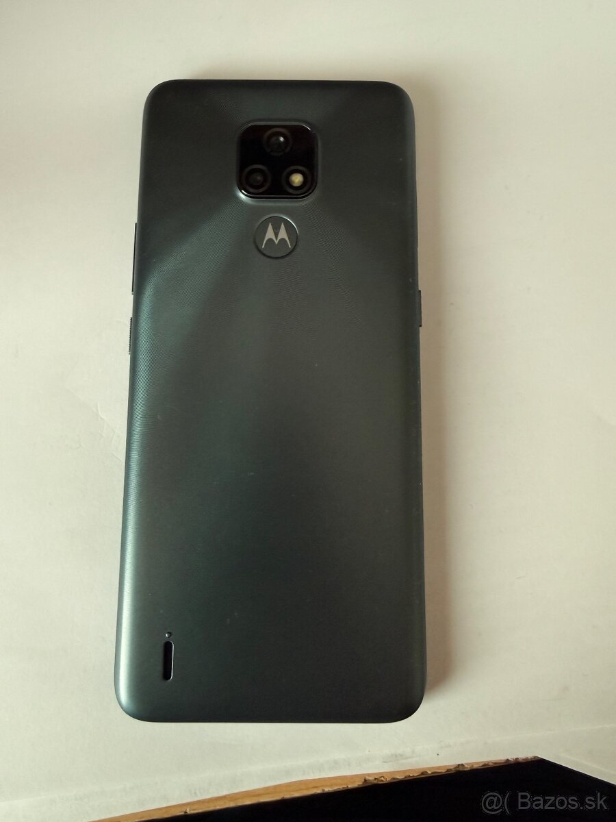 Predám nepoužity smart Motorola E7 - 3