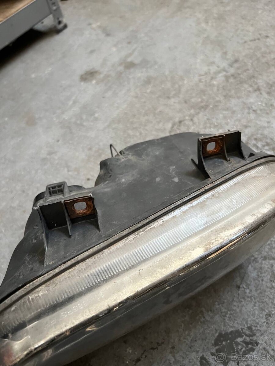 Predne svetlo VW Golf 4 - 3