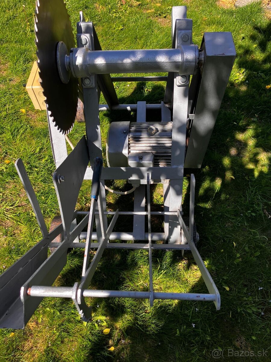 Továrenský cirkulár - 3