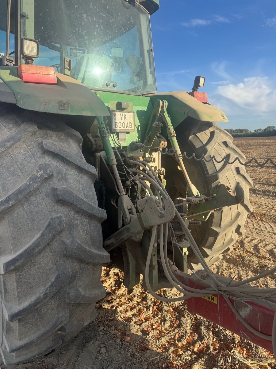 Predám traktor John Deere 8200 - 3