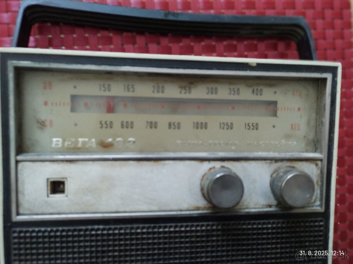 Predám retro rádio prijímač VEGA 402 sovietskej výroby. - 3