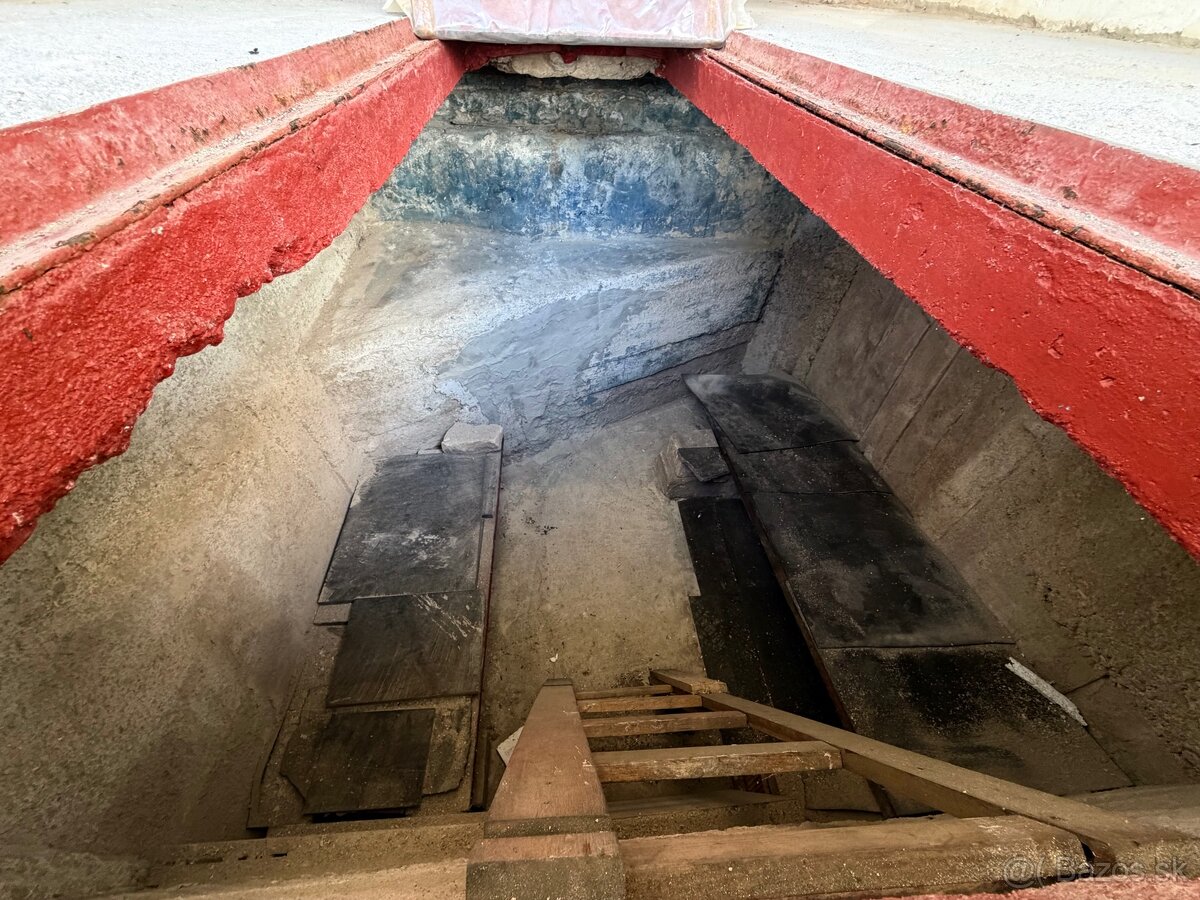 Murovaná garáž s elektrikou a montážnou jamou - 3