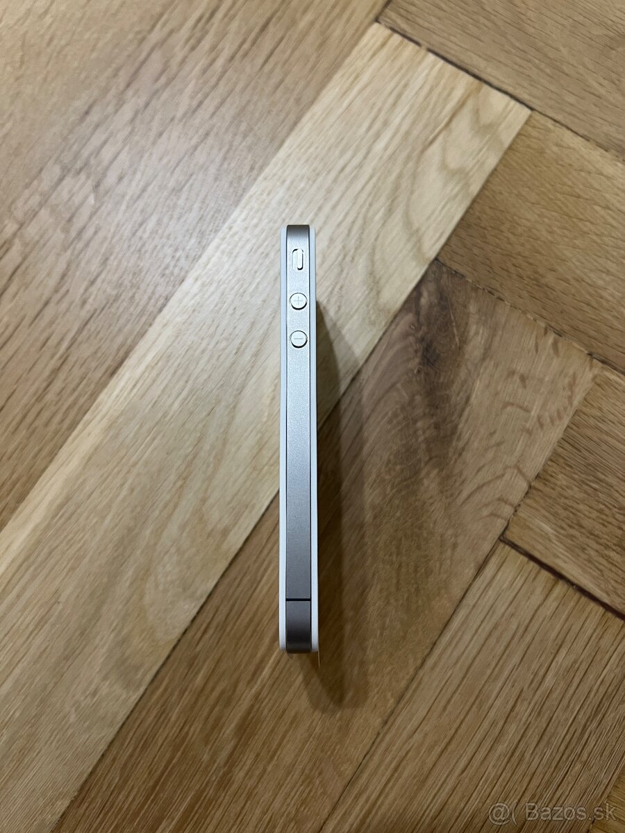 Nový Apple iPhone 4 32GB White - 3