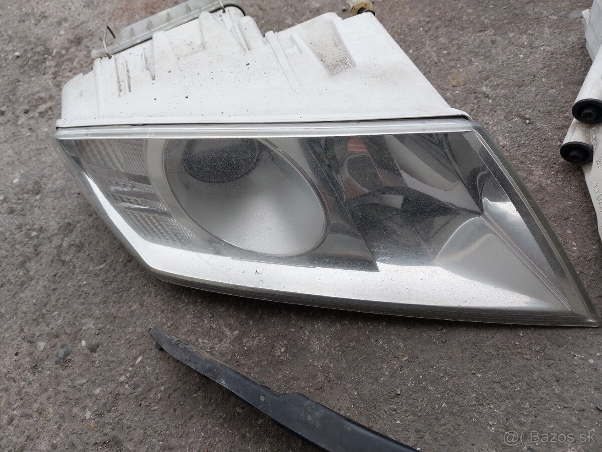 Predám xenóny Octavia 2 predfl - 3