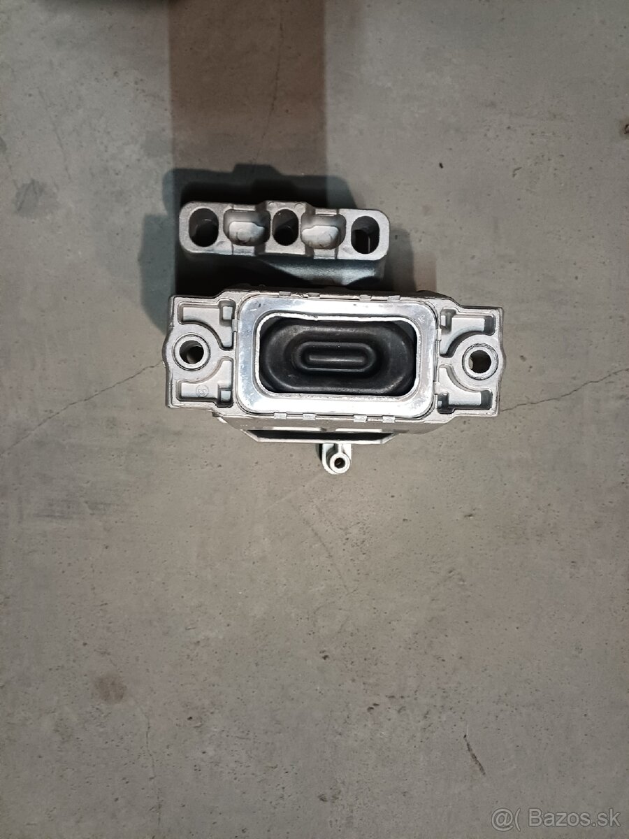 Uloženie motora silentblok pravy - 3