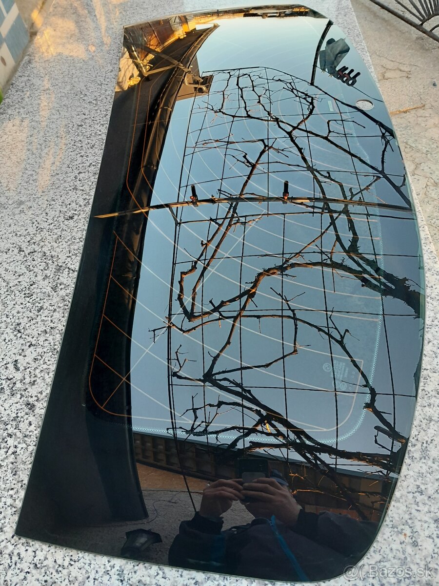 Sklo kufra BMW X3 F25 - 3