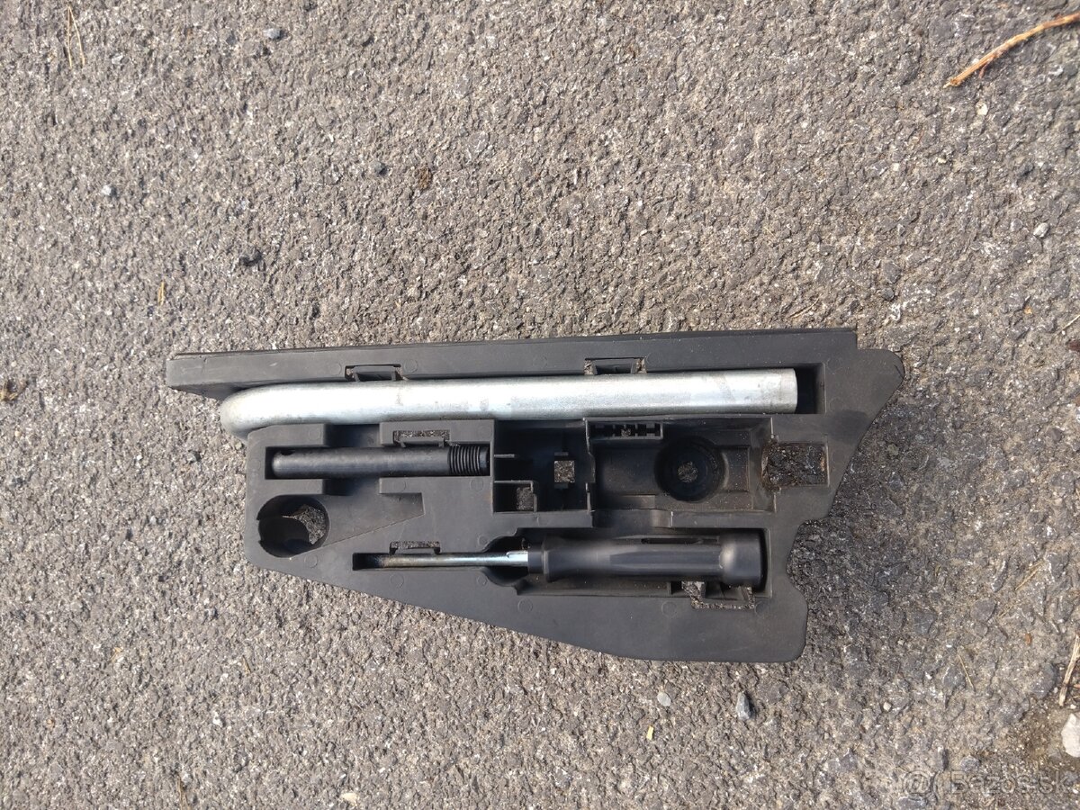 Zdvihák a kľúč Audi A6 c6 - 3