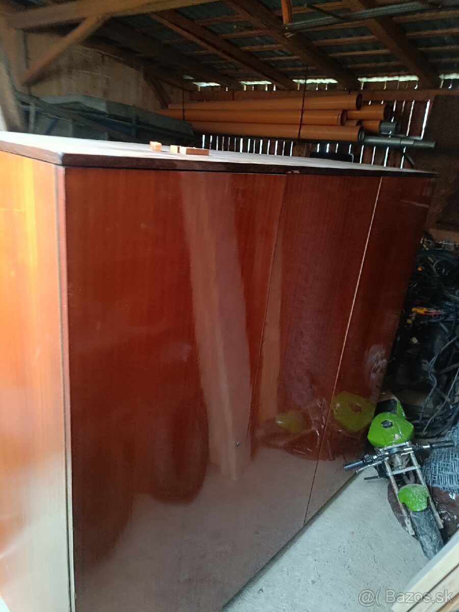 Skriňa - 3