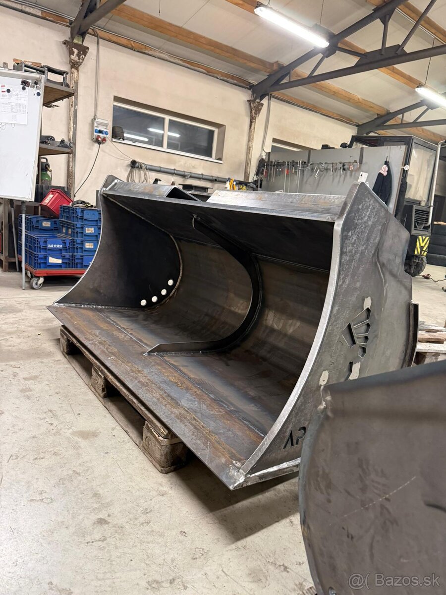 PREDÁM – Zosilnenú kopaciu lopatu na 15 t rýpadlo - 3