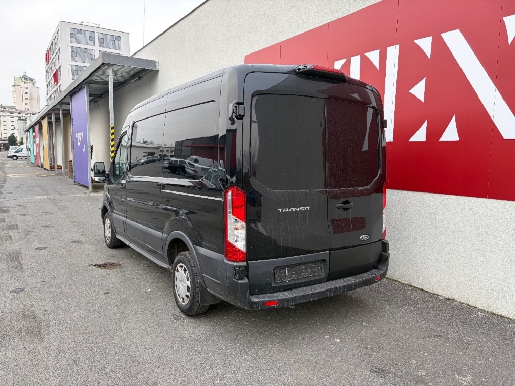 Ford Transit L2H2, 3- místné - 3