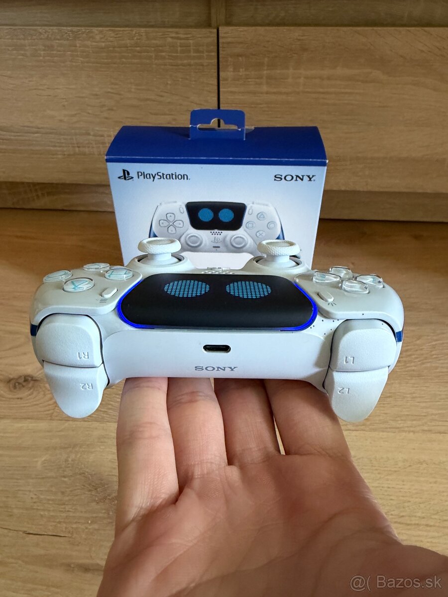 PS5 DualSense Astro Bot Limited Edition - 3
