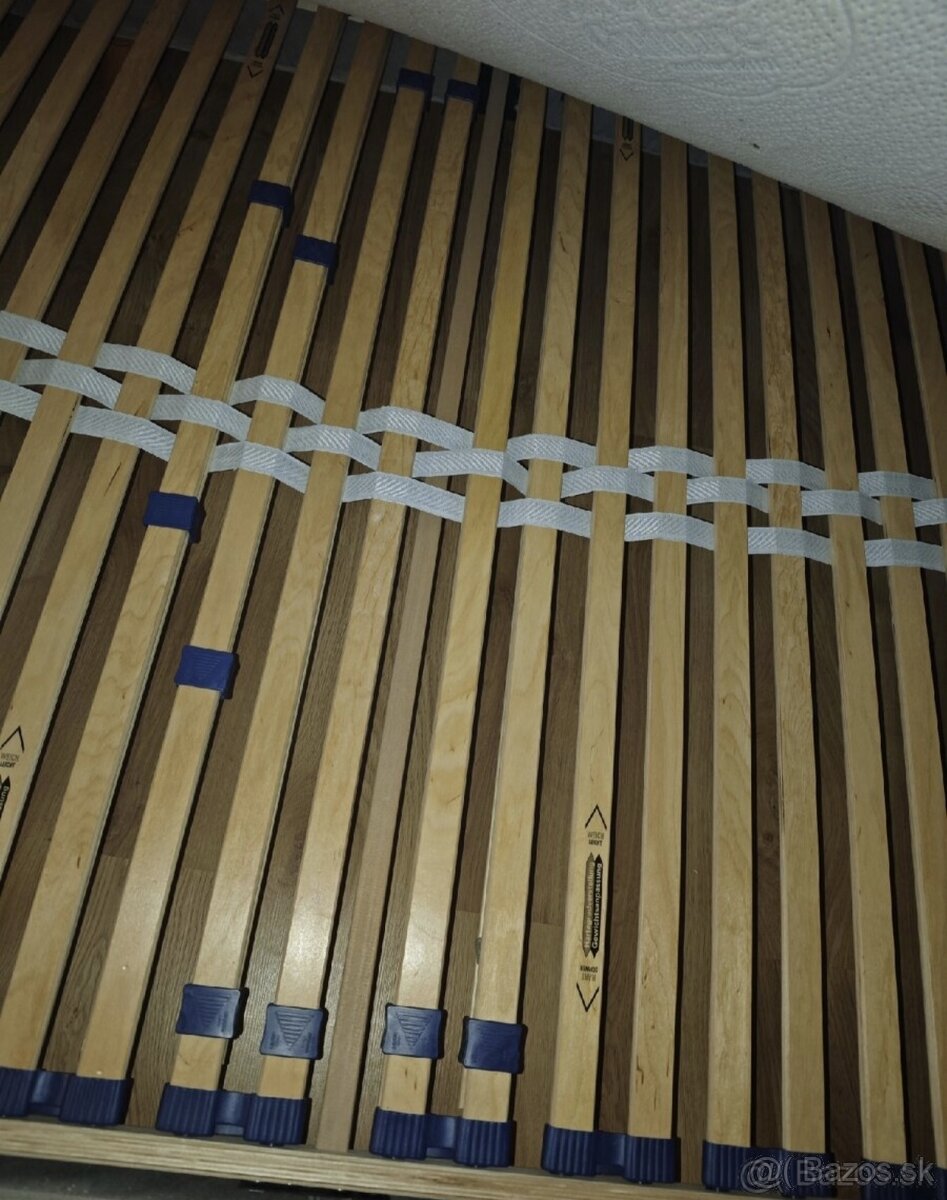 Čalúnená posteľ 140 CM - 3