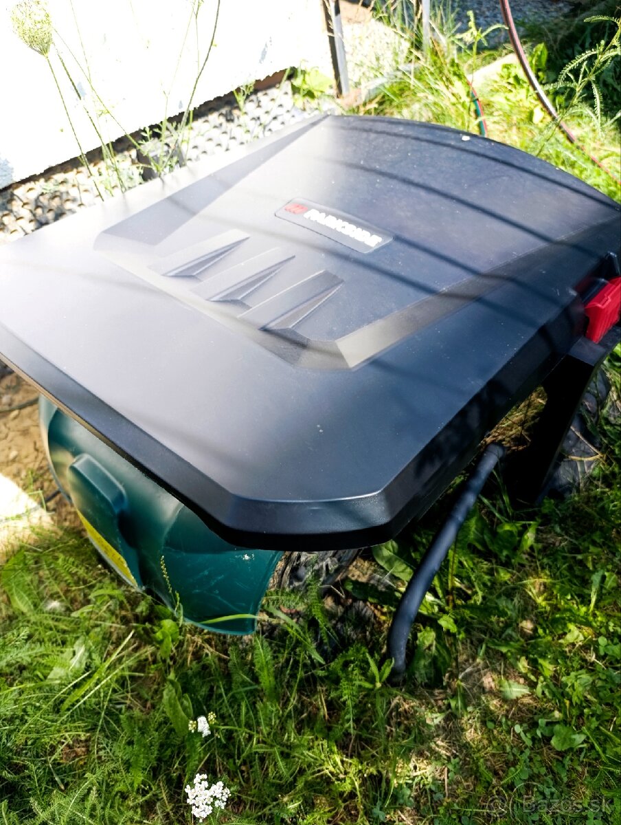 Robotická kosačka Parkside + ochranný domček - 3