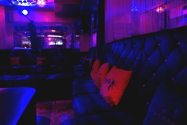 Praca nocny klub - 3