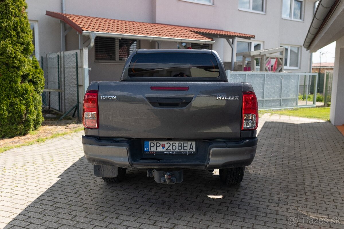 Toyota Hilux 2.4