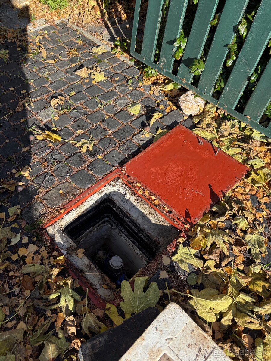 Stavebný pozemok s malou chatkou - 3