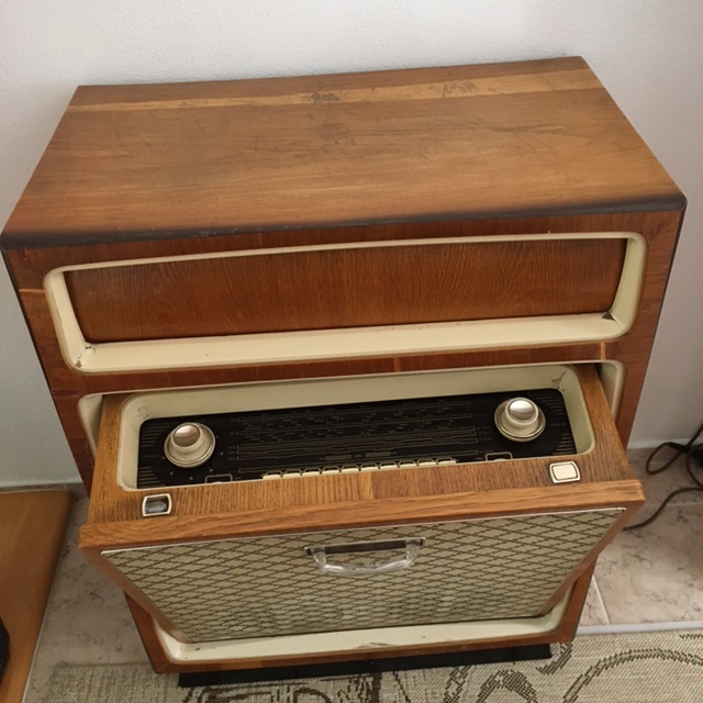 Rádio TESLA MAESTRO II - 3