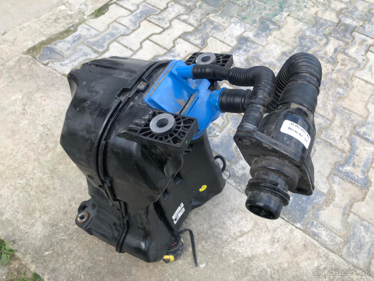 Čerpadlo + nádrž AdBlue Audi Q7 4M (4M0131878BF) - 3