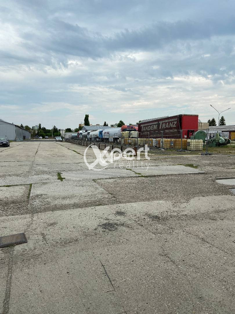 Spevnené plochy, garáže, parkoviská na prenájom v meste Gala - 3