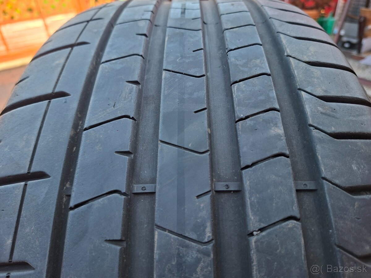 Predám letné pneu.-Pirelli Zero-275/50/20 -113W - - 3