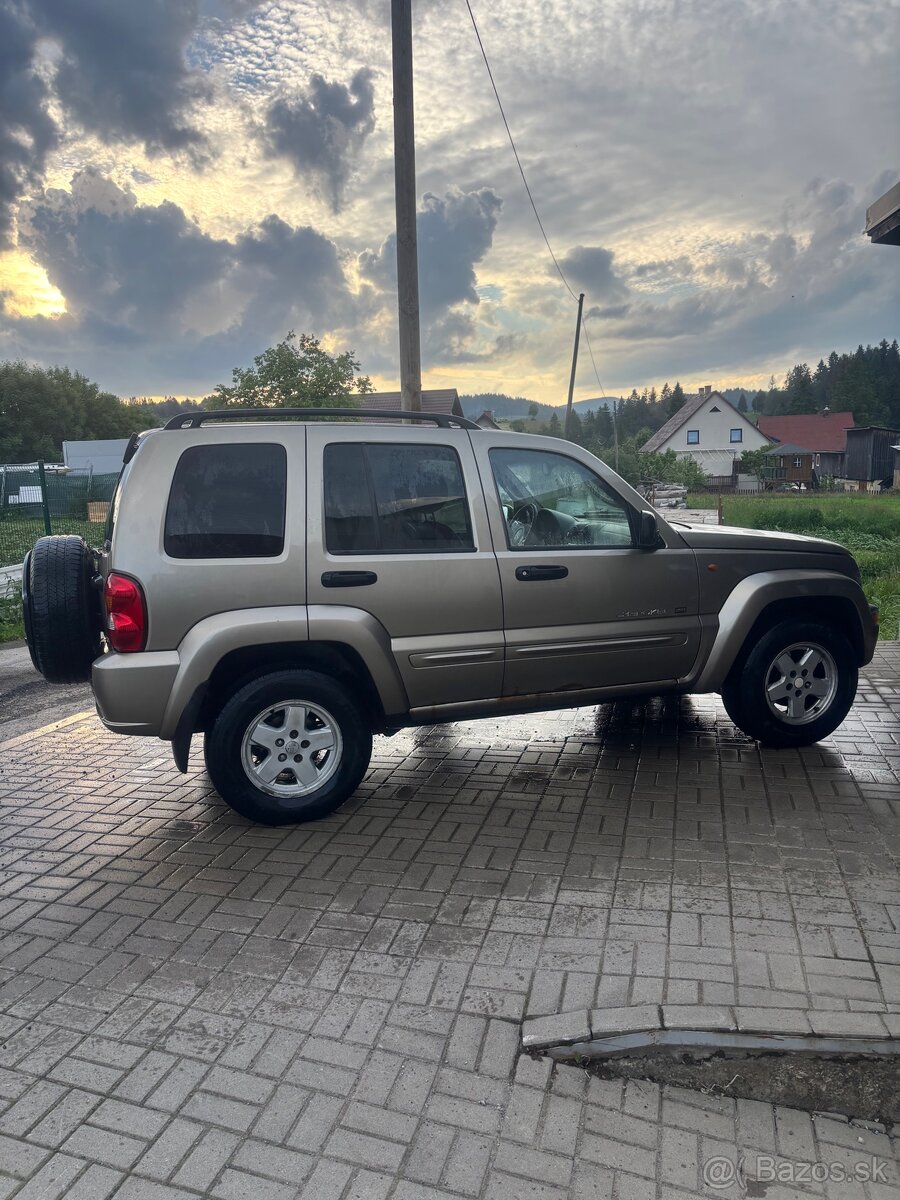 Jeep cherokee KJ - 3