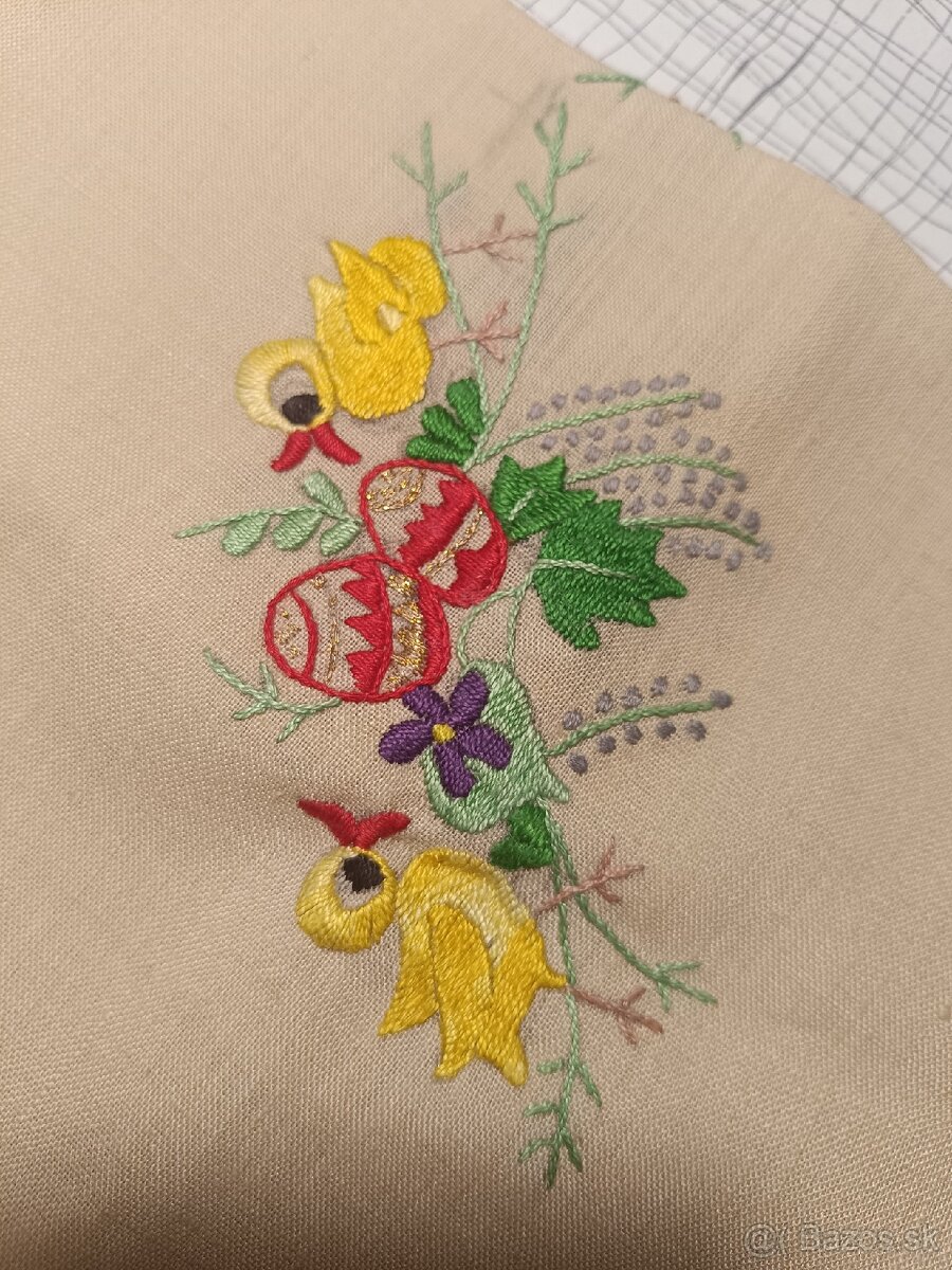 Predám ručne vyšívaný obrus s motívom Veľkej noci väčší , - 3