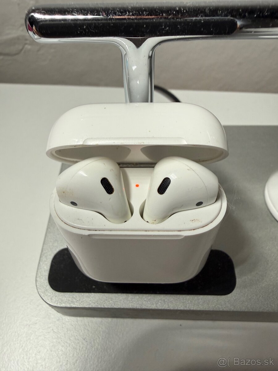 Apple Watch series 5, AirPods-2x - 3