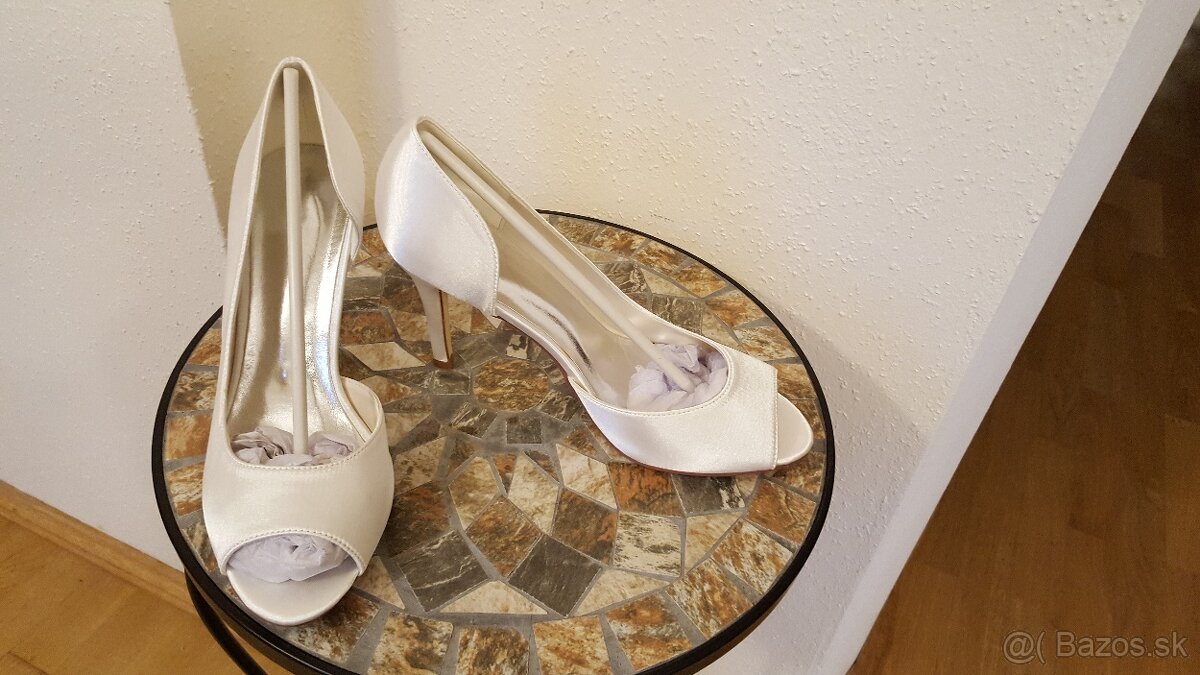 Biele saténové lodičky, úplne nové - 3