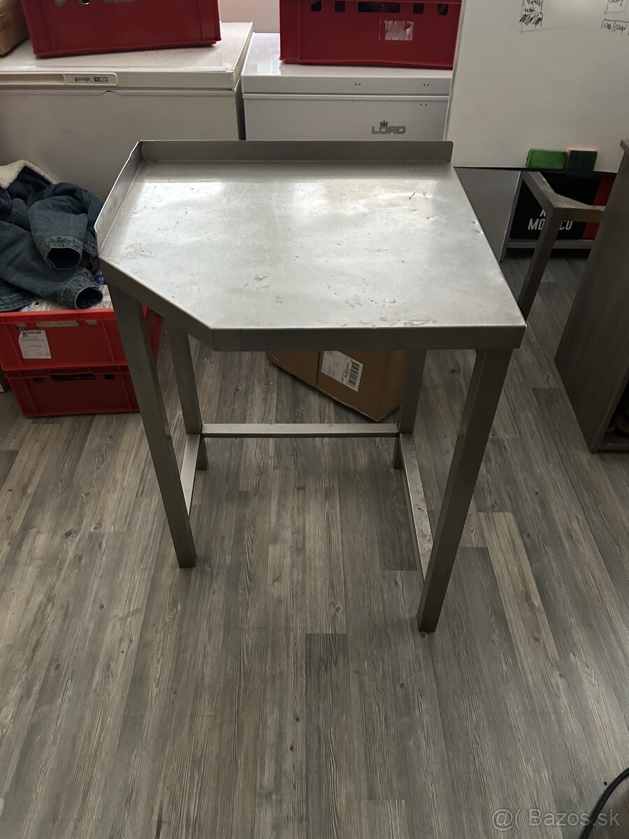 nerezovy rohovy stol - 3