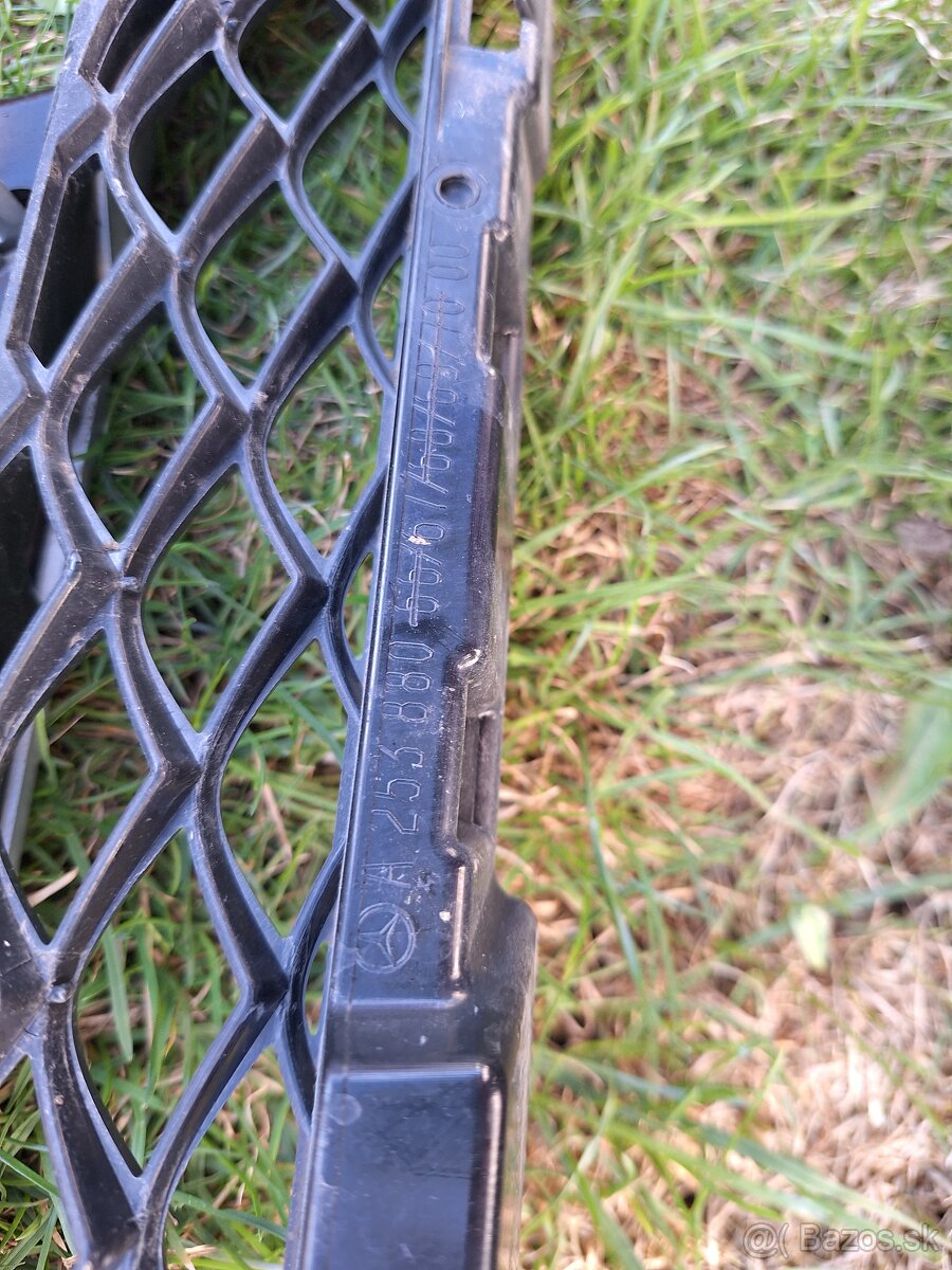 Predam original prednu masku na Mercedes GLC - 3