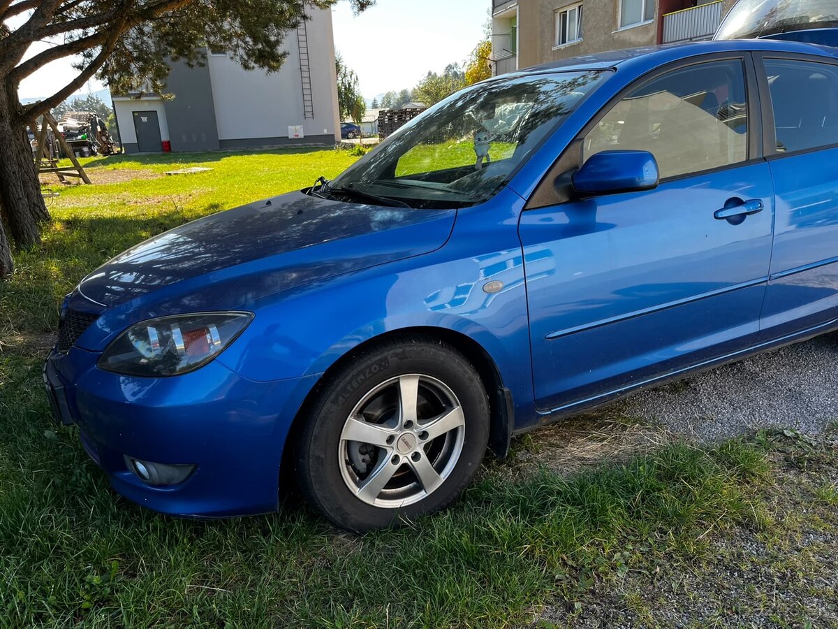 Mazda 3 v celku na náhradné diely - 3