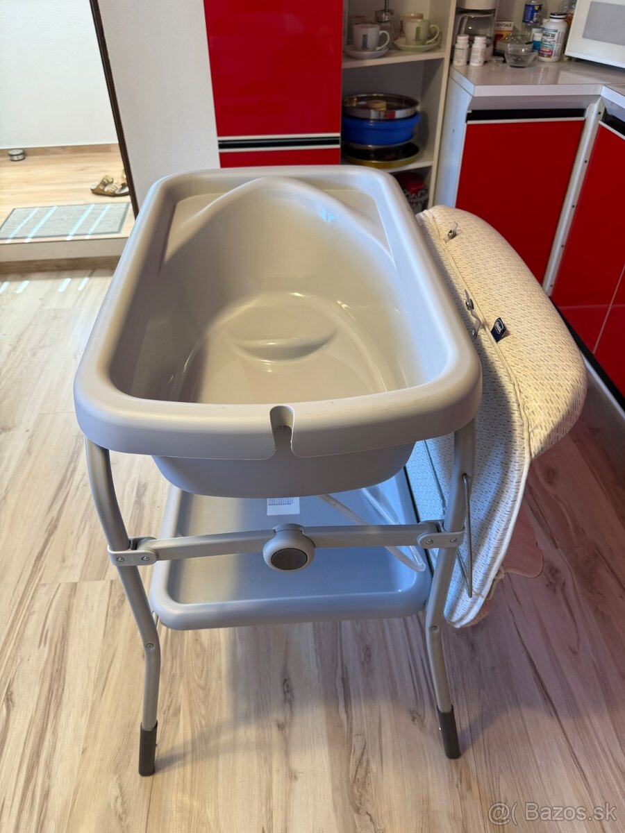 Predám prebaľovací pultík Chicco s vaníčkou - 3