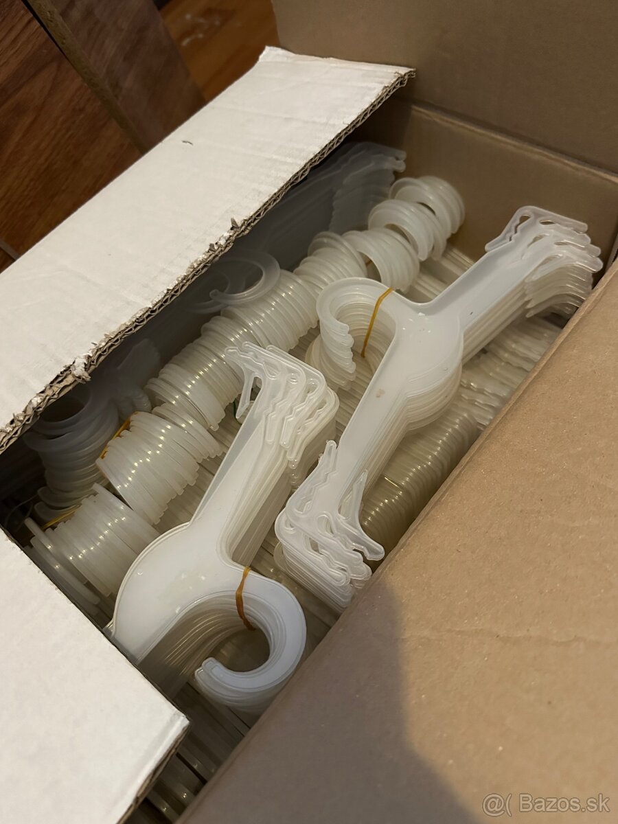 Plastové vešiaky na oblečenie - 3