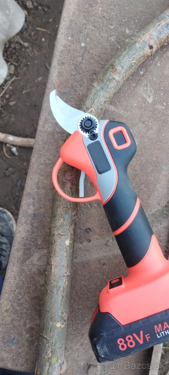 Nožnice záhradnícke, akumulátorové - 3