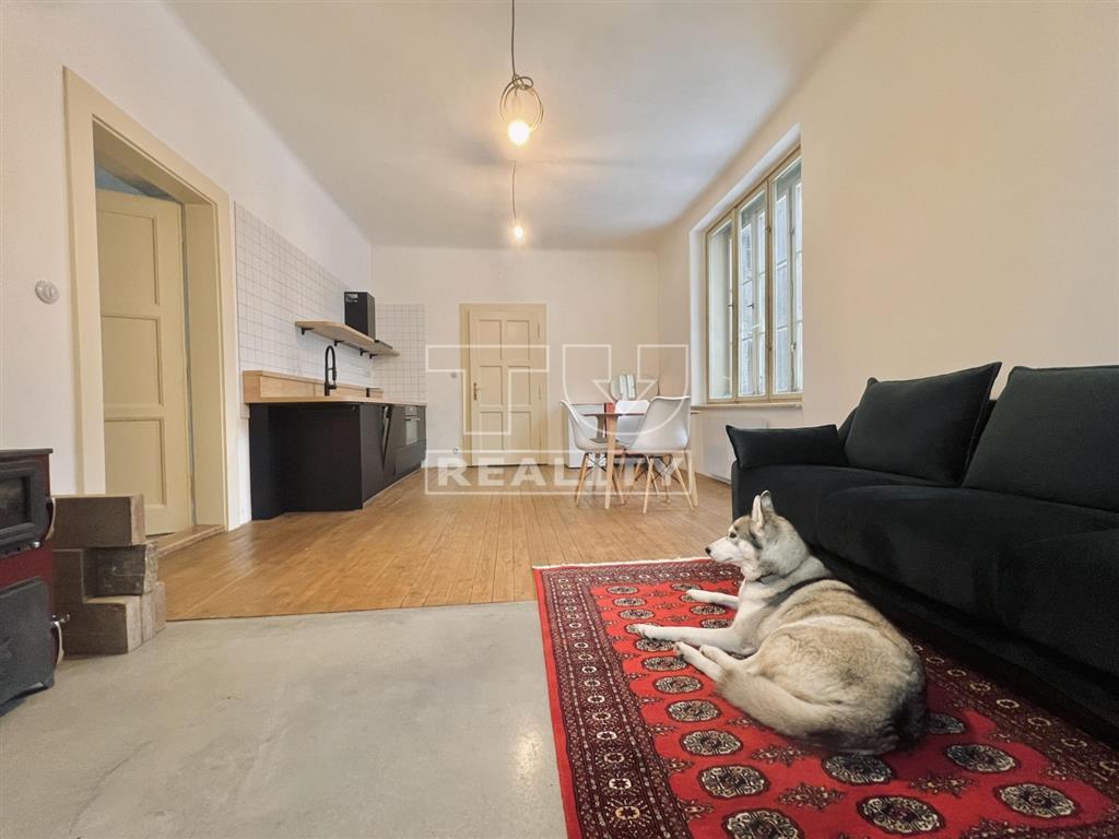 Na predaj 2-izbový apartmán v centre Banskej Štiavnice - 3