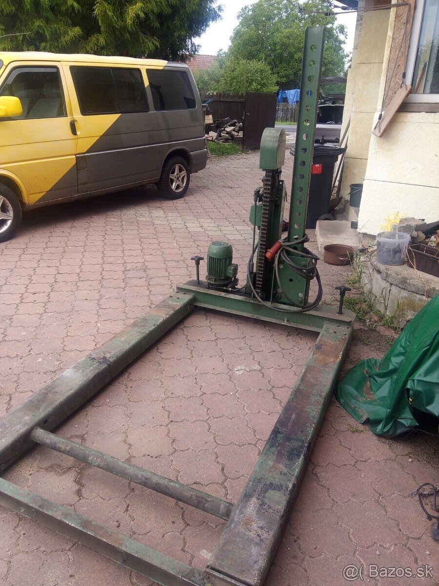 Nožnicový zdvihák 1500kg - 3