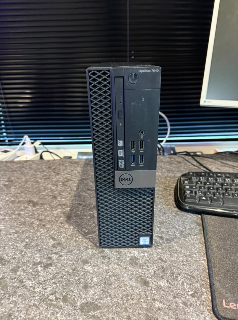 Počítač DELL.Intel i3-6100 2x3,70GHz.8gb ram.256gb SSD - 3