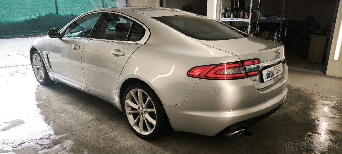 Jaguár XF - 3