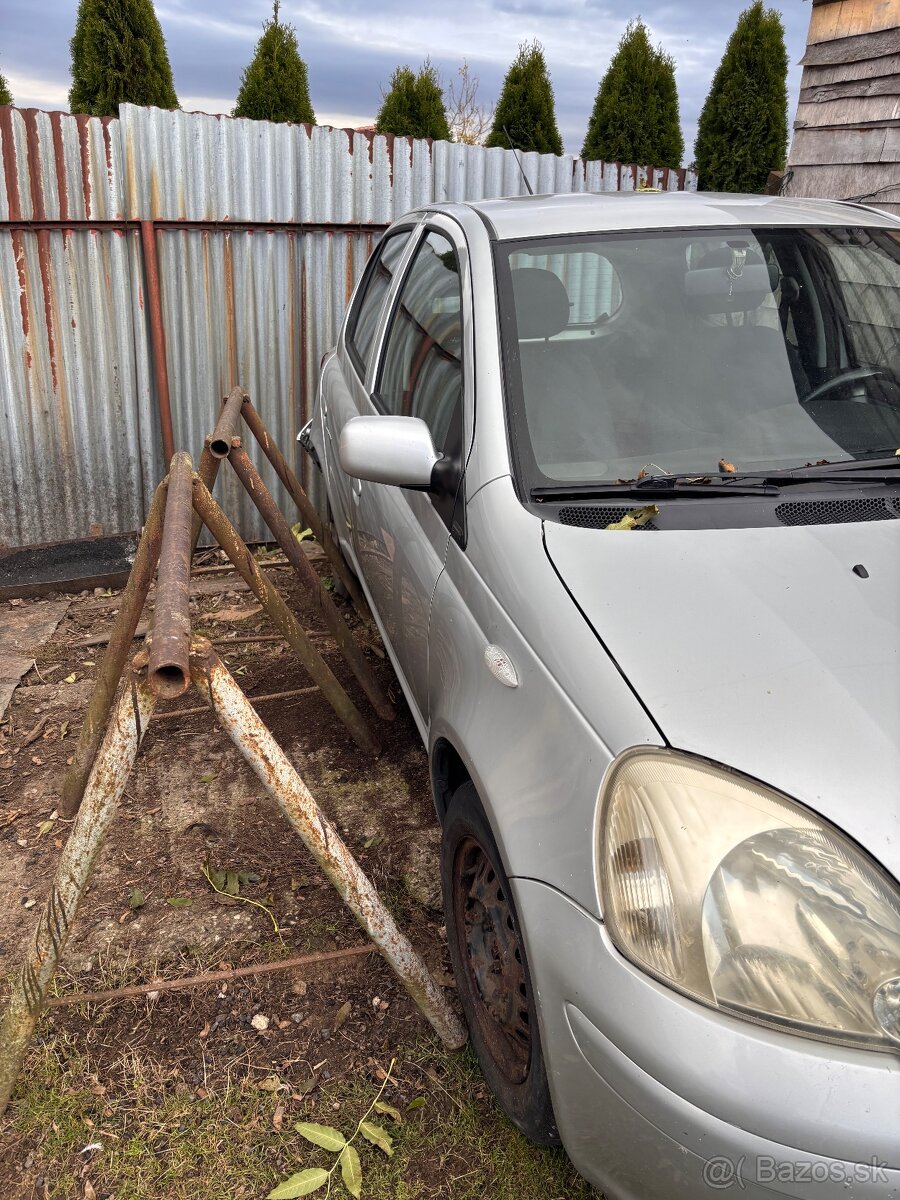 Toyota yaris 1.0 - 3