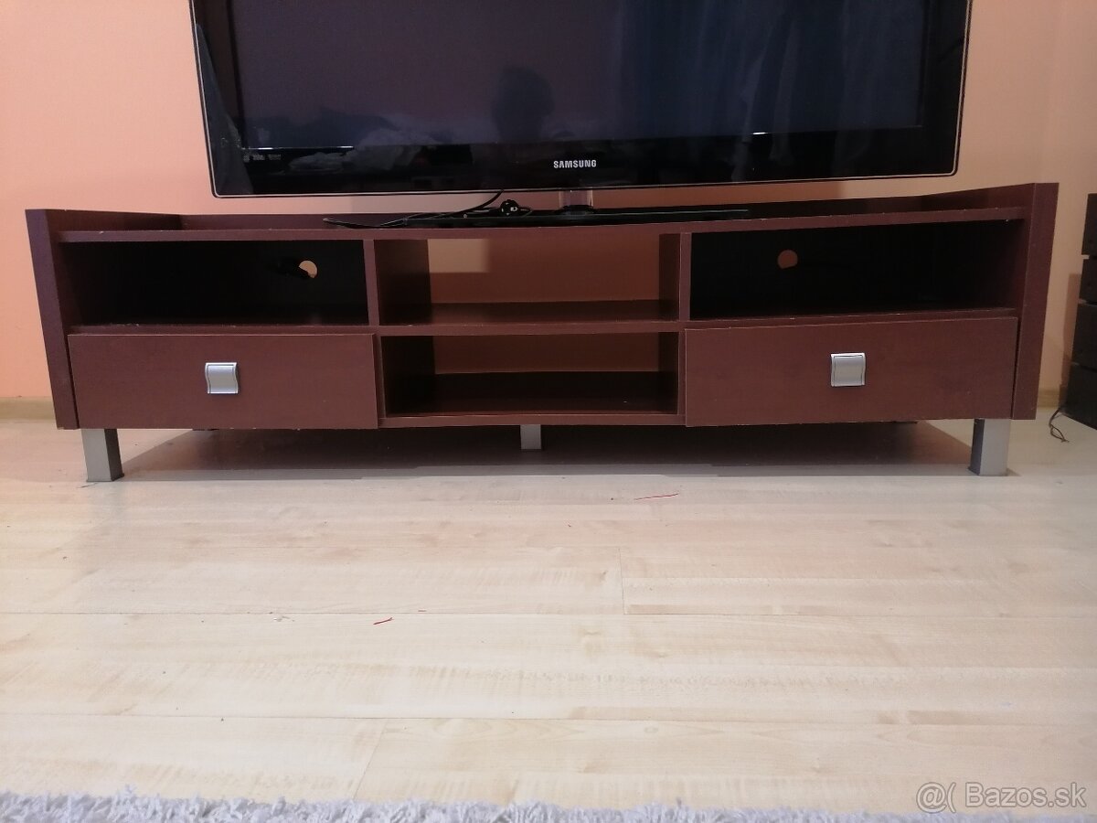 Komoda pod televízor. - 3