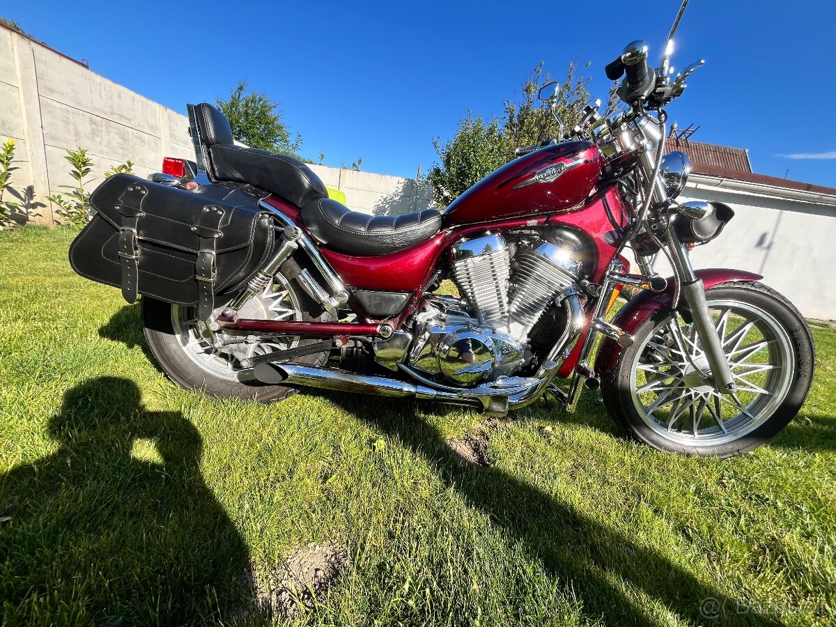 Suzuki Intruder - 3
