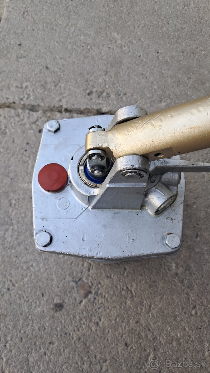 Hydraulicka pumpa kabiny - 3