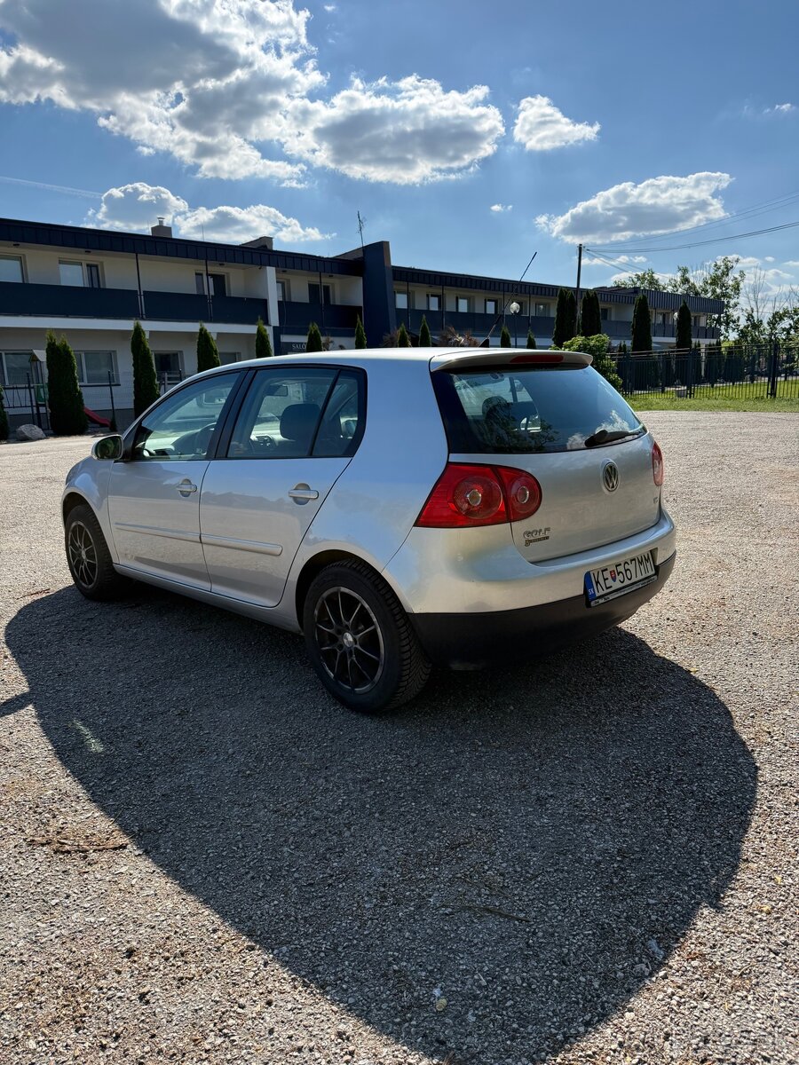 Volkswagen Golf V 1.6 Benzín 2008 - 3