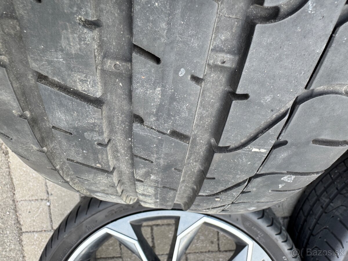 Skoda Octavia RS 225/40R19 - 3