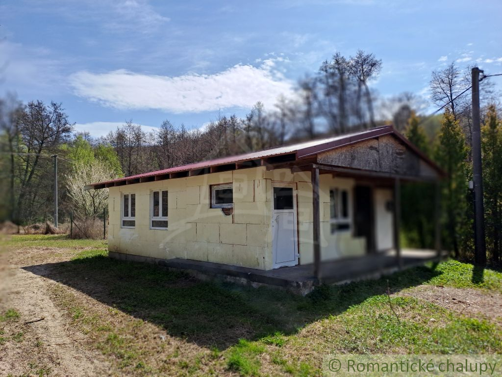 Rozostavaná chatka v rekreačnej oblasti Moravany nad Váhom - 3