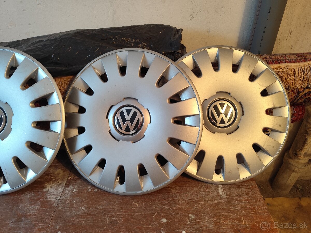 Predám 4 ks puklice VW R16" - 3