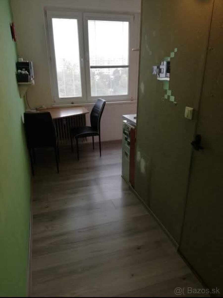 1izbovy byt Zelezniky - 3